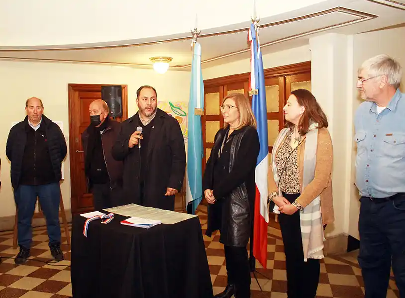 Festejos. Por los 91 años del Teatro París