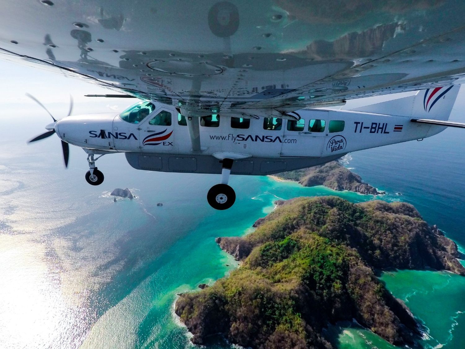 Día de San Valentín: SANSA ofrece vuelos panorámicos por Costa Rica