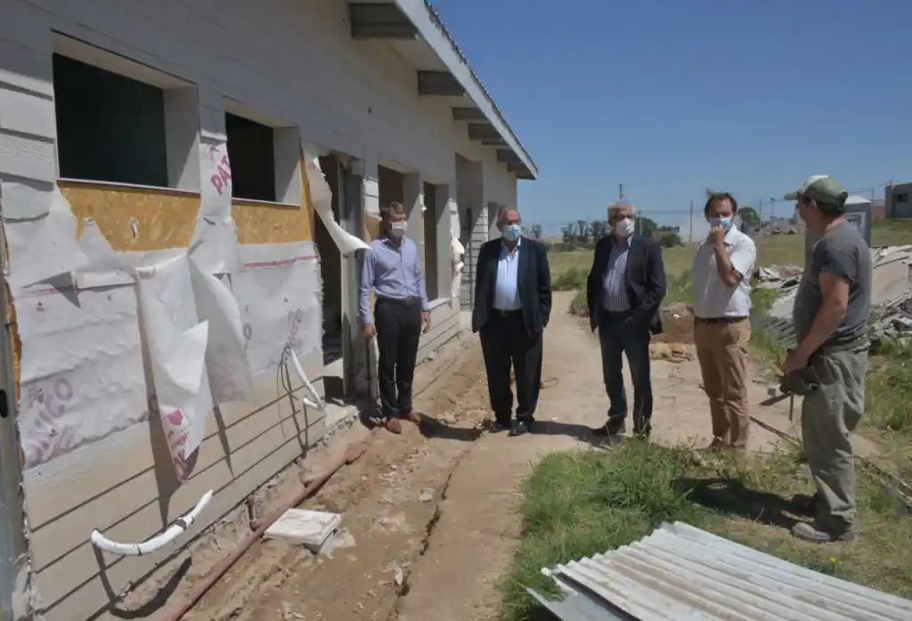 Lunghi supervisó los avances de la obra de terminación del Jardín 927 de La Movediza