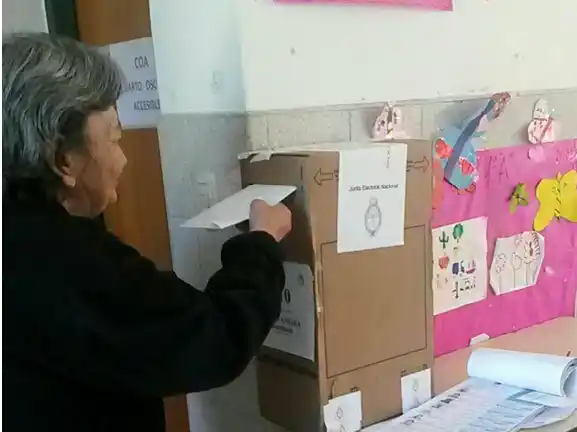 Pacientes del hospital psiquiátrico "Esteves" de Temperley fueron acompañadas a votar