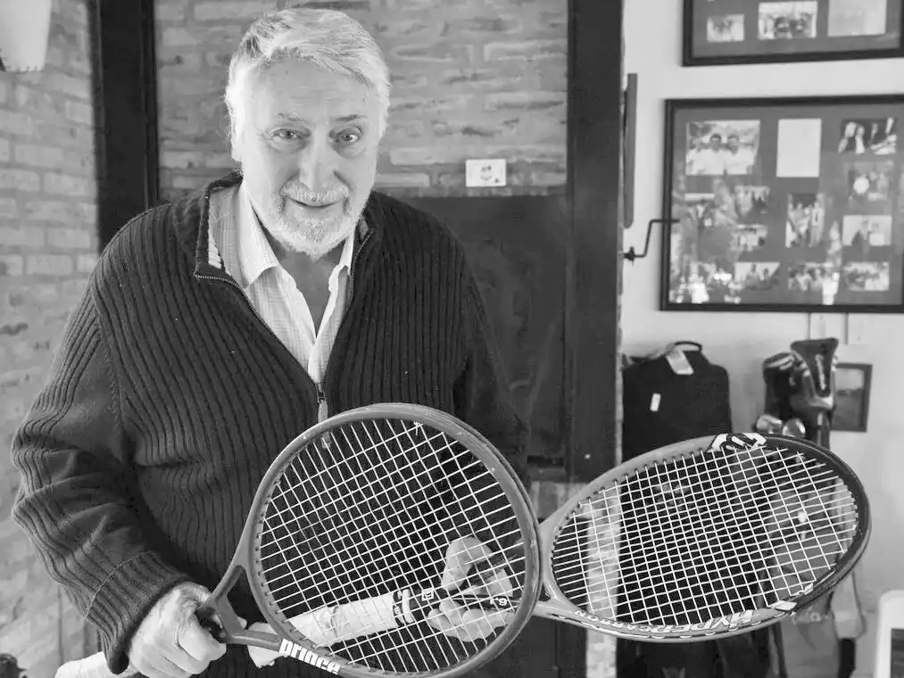 Falleció el periodista Guillermo Salatino, una voz histórica del tenis argentino