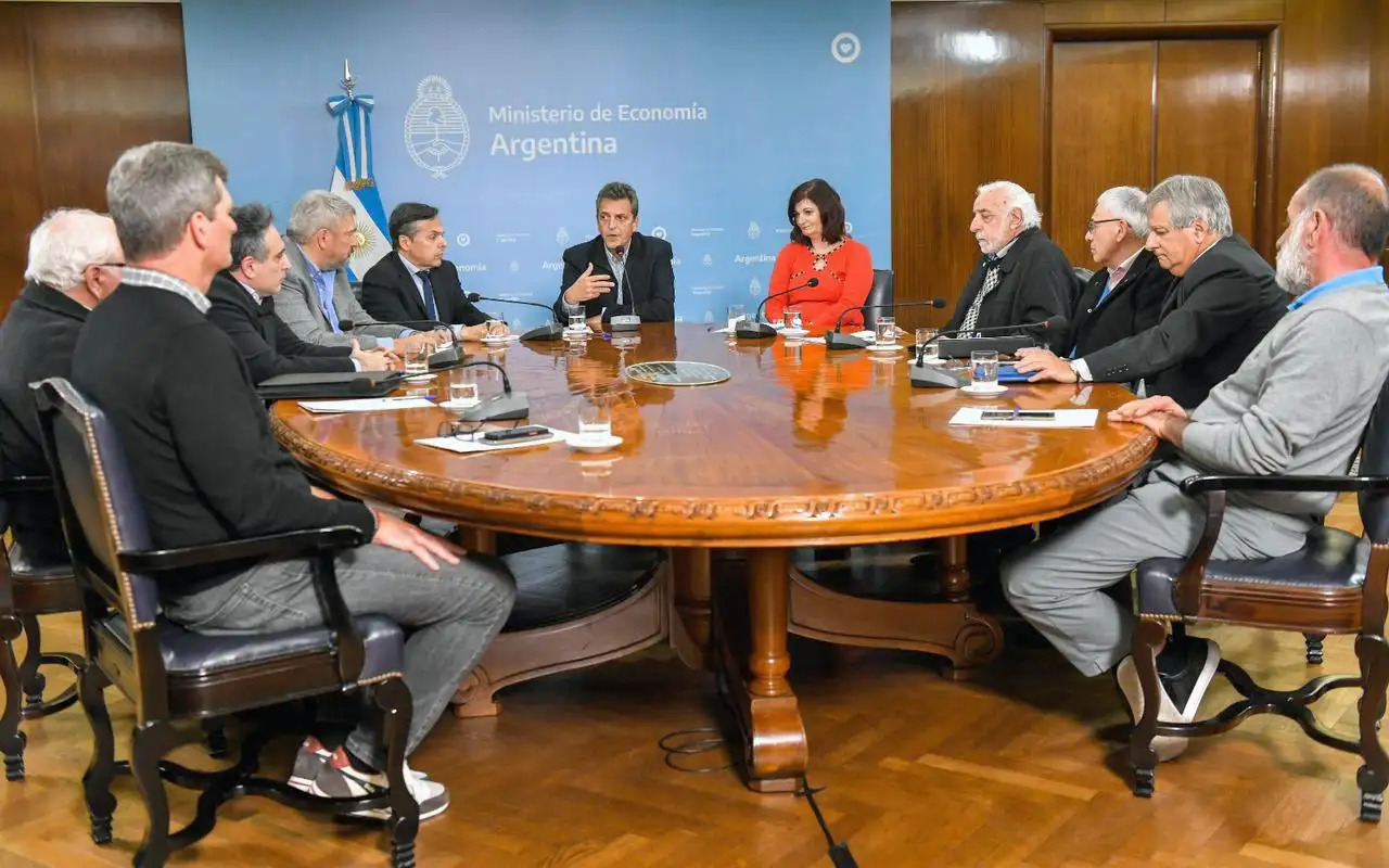 La reunión tripartita logró un acuerdo.