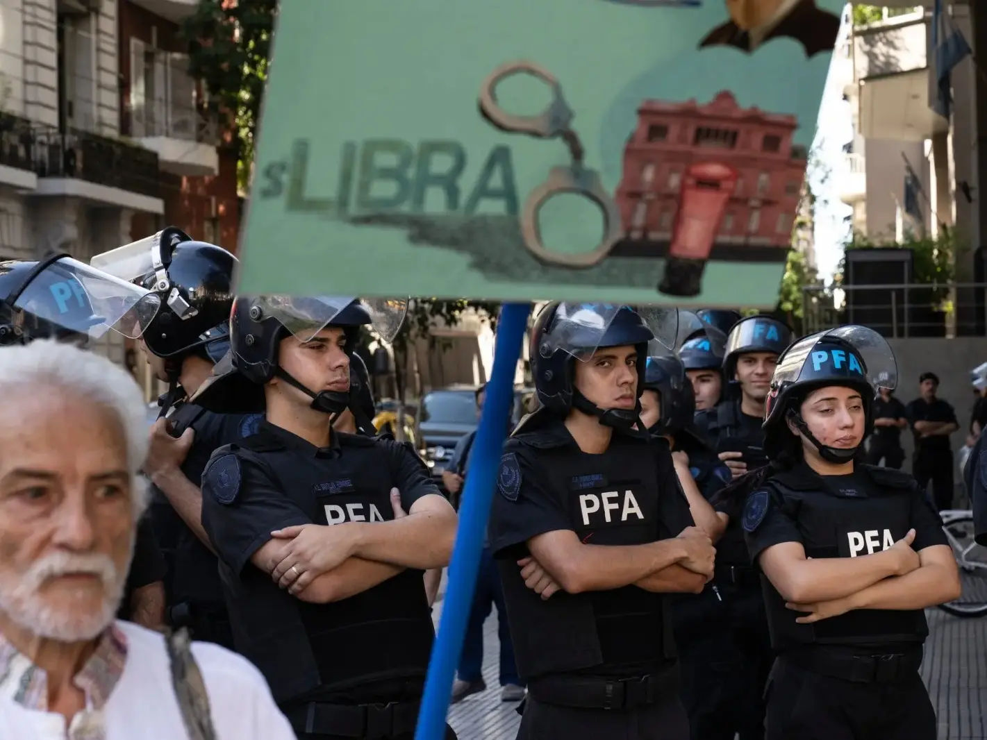 La foto publicada por The New York Times en la nota periodística sobre Milei y $Libra.