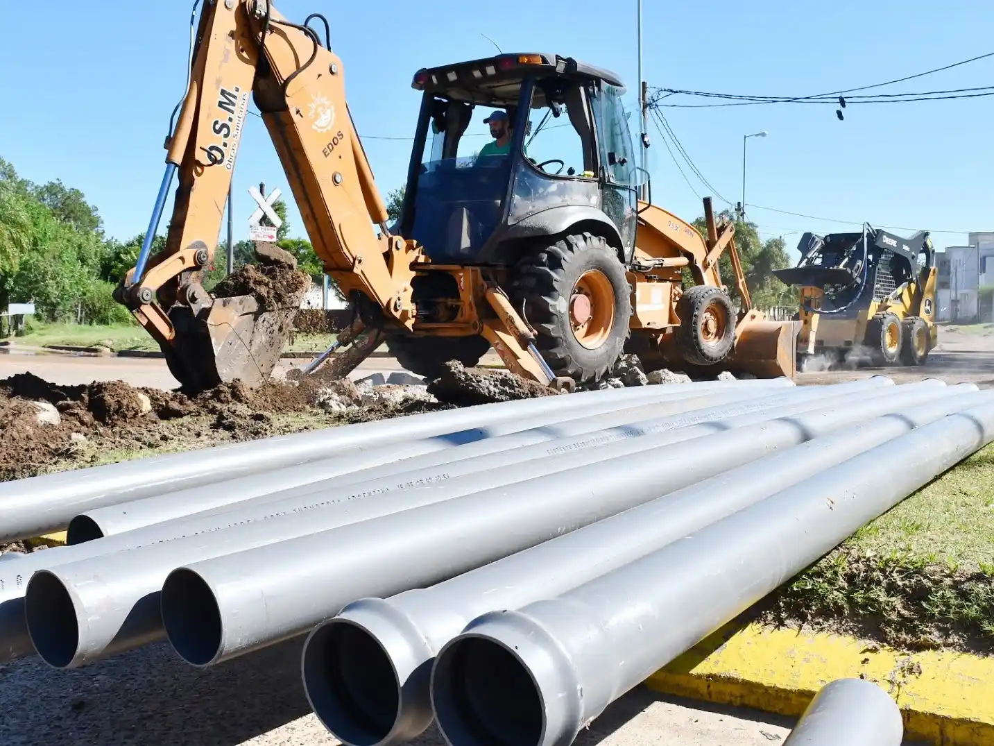 EDOS avanza con la extensión de la red de agua que beneficiará al barrio Pampa Soler
