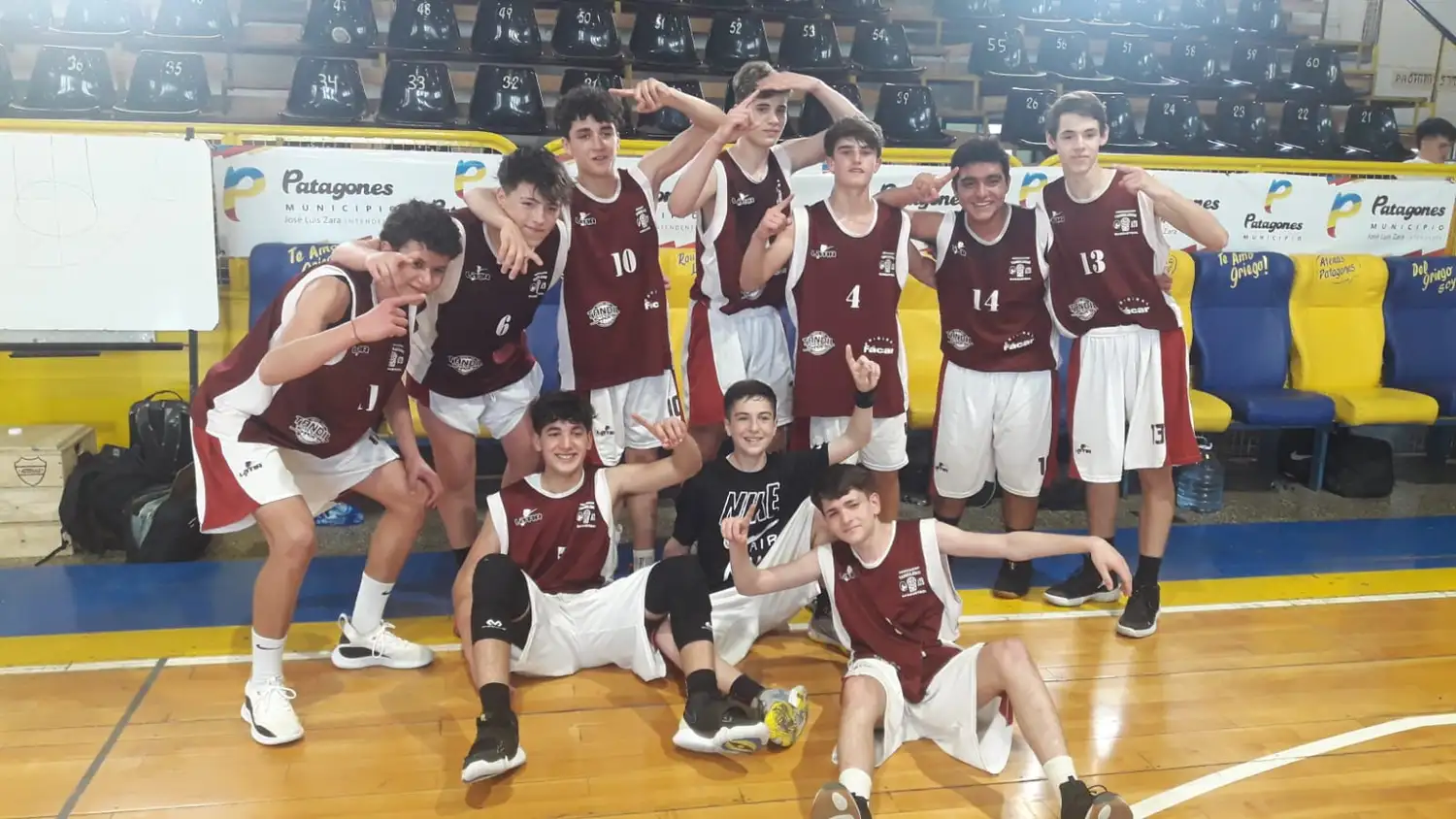 El equipo U15 que se consagró en Carmen de Patagones.