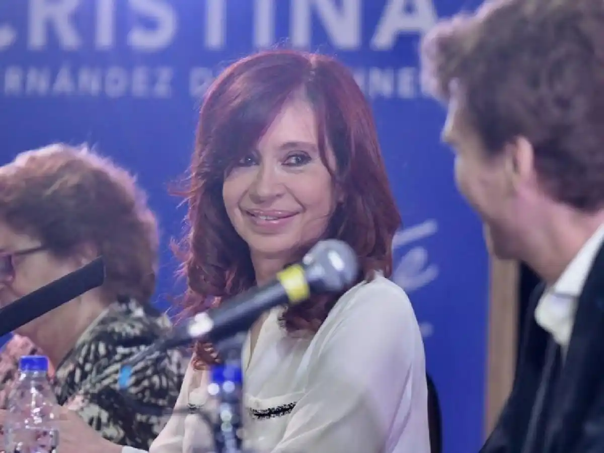 Cristina Kirchner publicó un video con nenes leyendo su libro