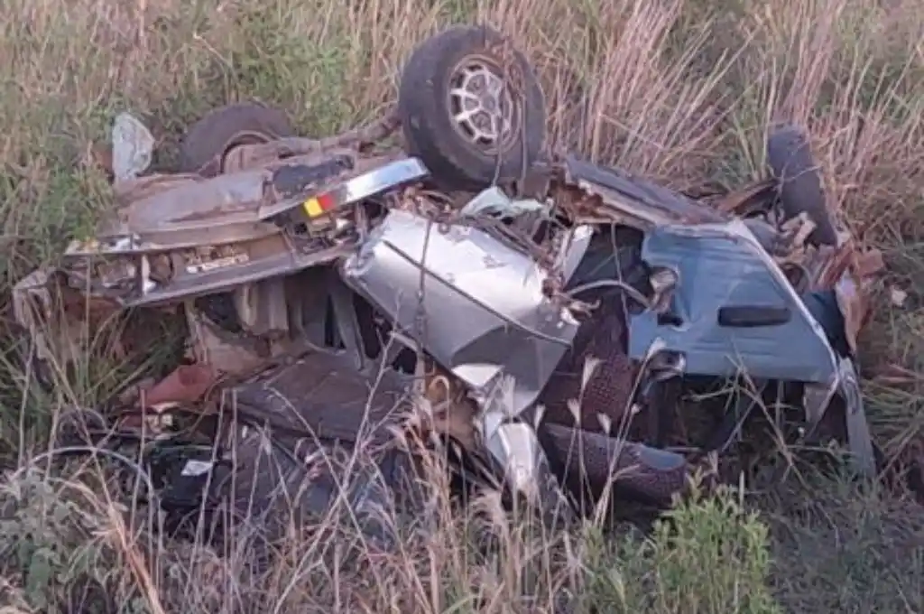 Accidente fatal en Vera y Pintado: tres personas murieron tras chocar un auto contra un camión