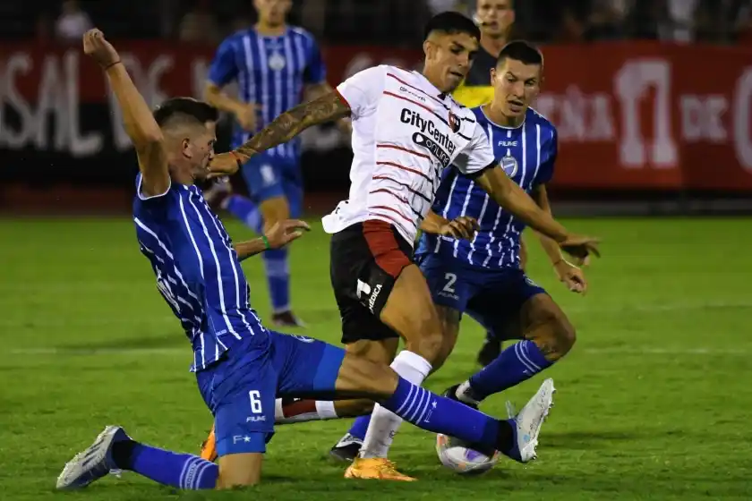 Newells perdió de local ante Godoy Cruz en el regreso de Gabriel Heinze
