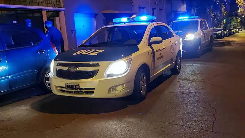 Allanaron una fiesta clandestina en Paraná: hubo menores demorados