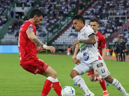 Huracán cayó en Colombia y está obligado a remontar en Parque Patricios