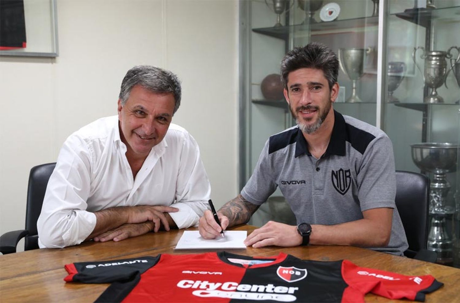 Pablo Pérez renovó contrato y seguirá jugando un año más en Newell’s