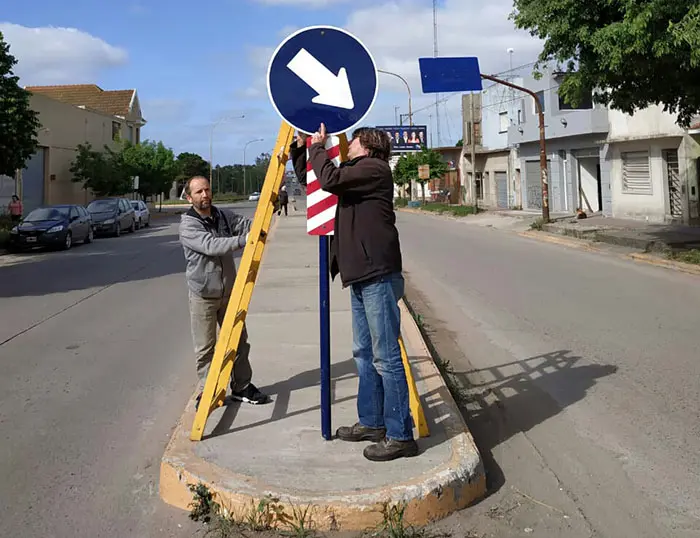 Carteles para indicar la circulación a los vehículos
