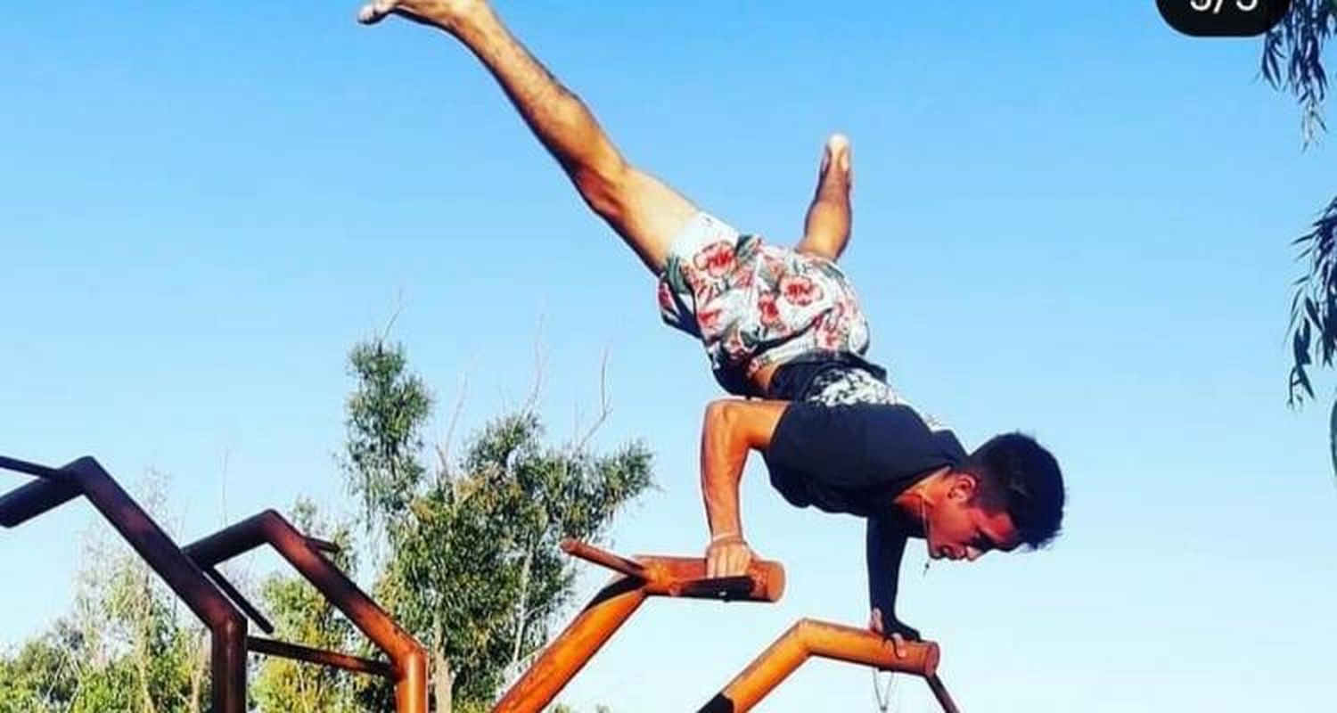 Calistenia, el arte de hacer ejercicios con el propio peso del cuerpo que se abre espacio en el Paseo Público