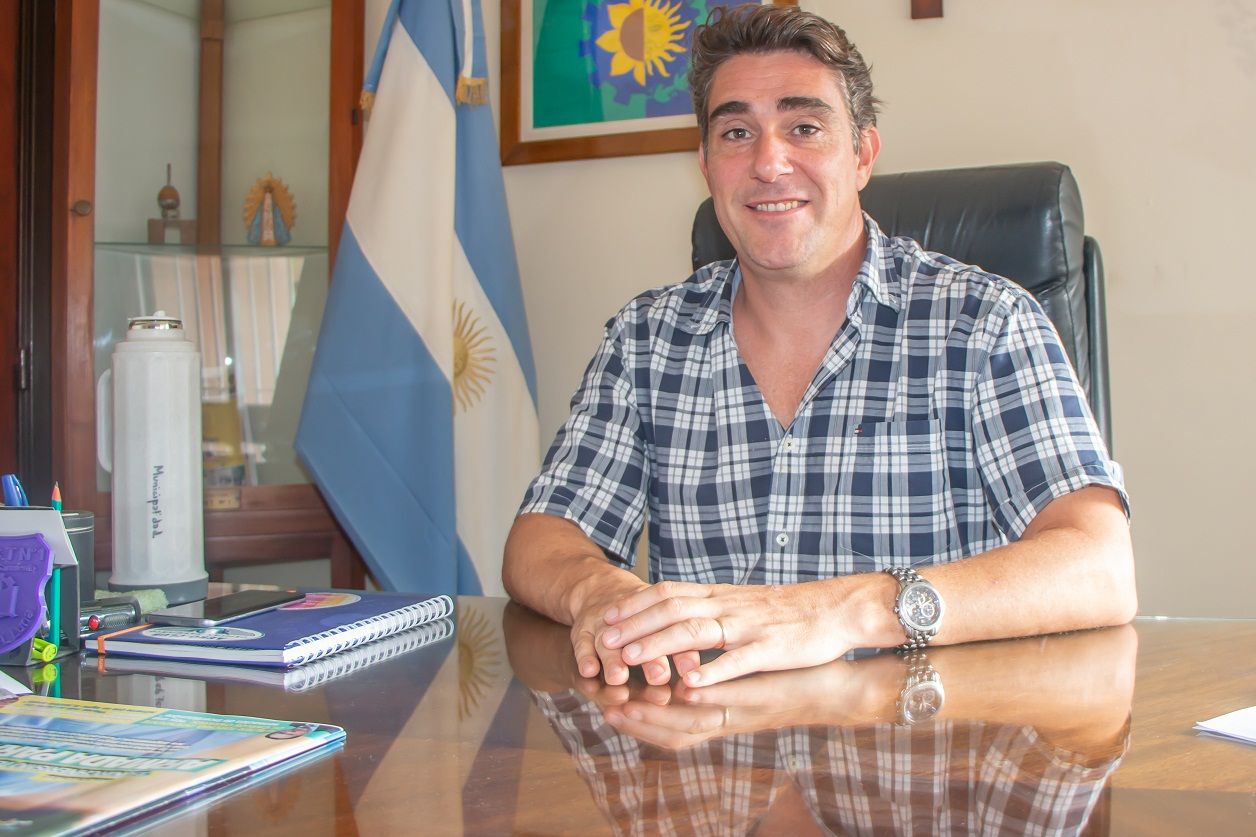 Sueldos políticos, impuestos y gasto público