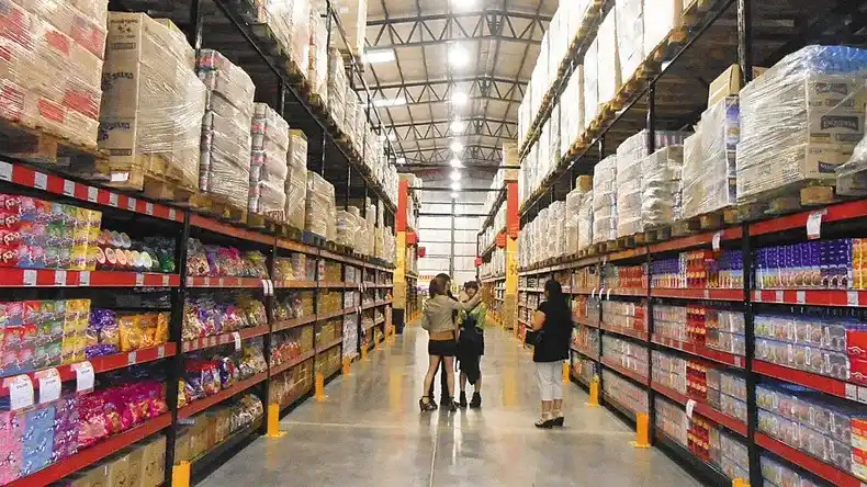 El consumo no repunta: Las ventas en supermercados frenaron el rebote y en los mayoristas cayeron un 13%