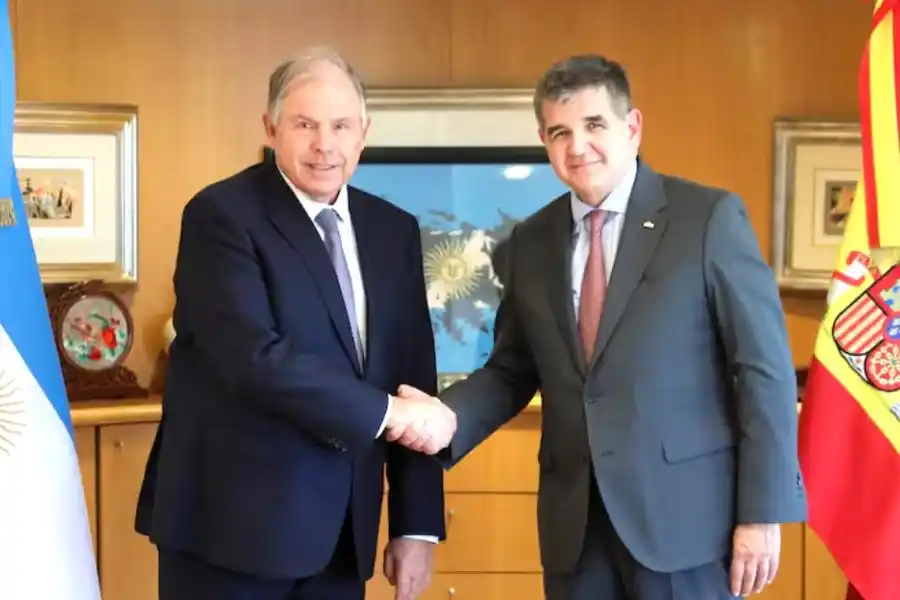 El canciller Gerardo Werthein recibió al nuevo embajador español y restablece la relación bilateral