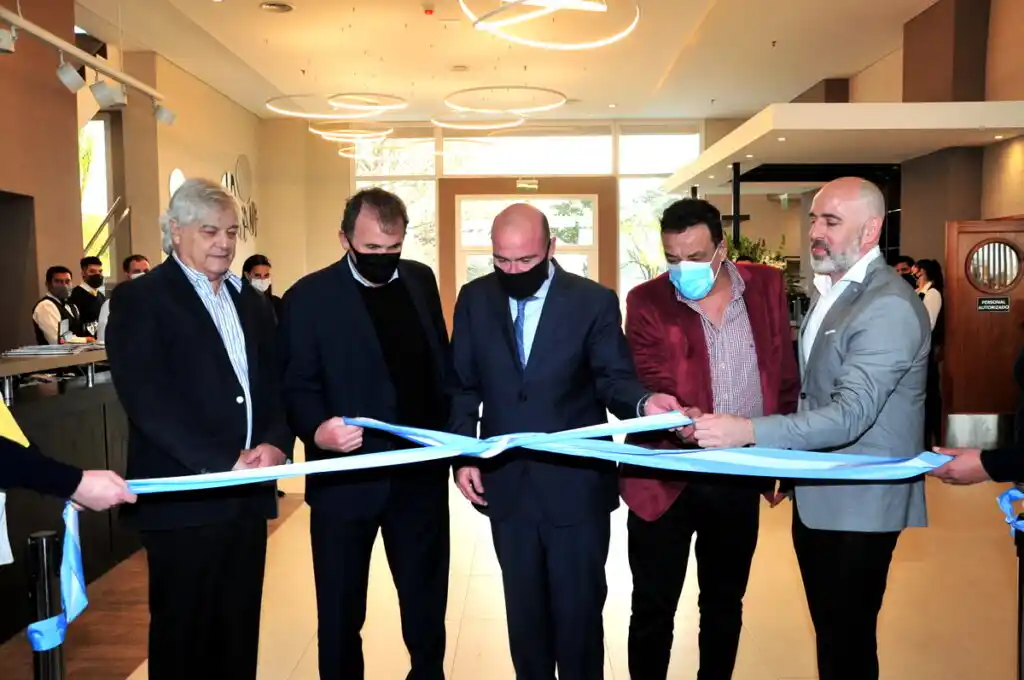 Zárate: El Intendente Cáffaro inauguró el hotel Days Inn, el segundo de la cadena en Argentina