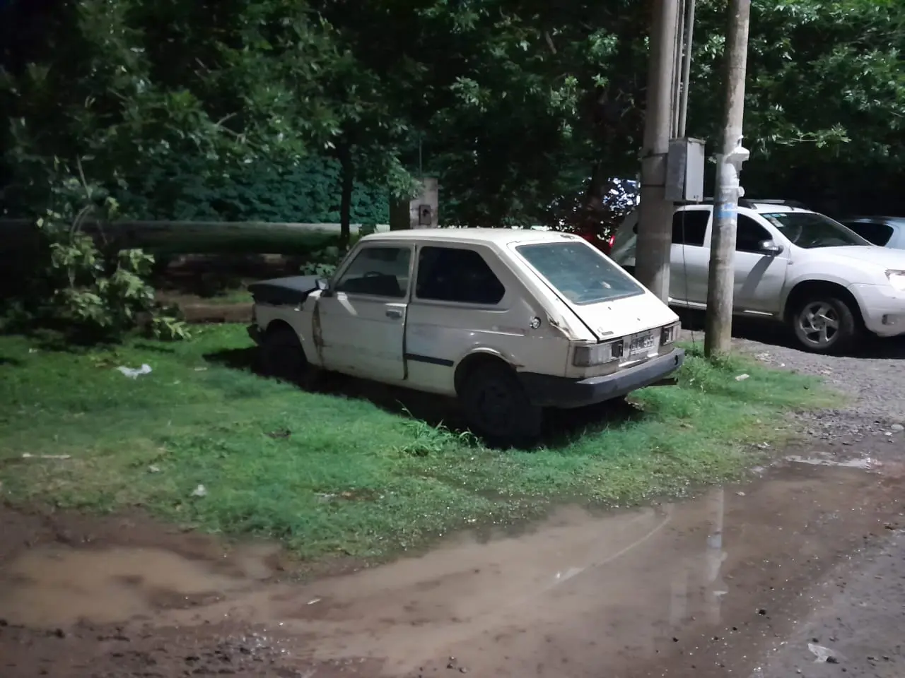 Nadie ve el auto abandonado