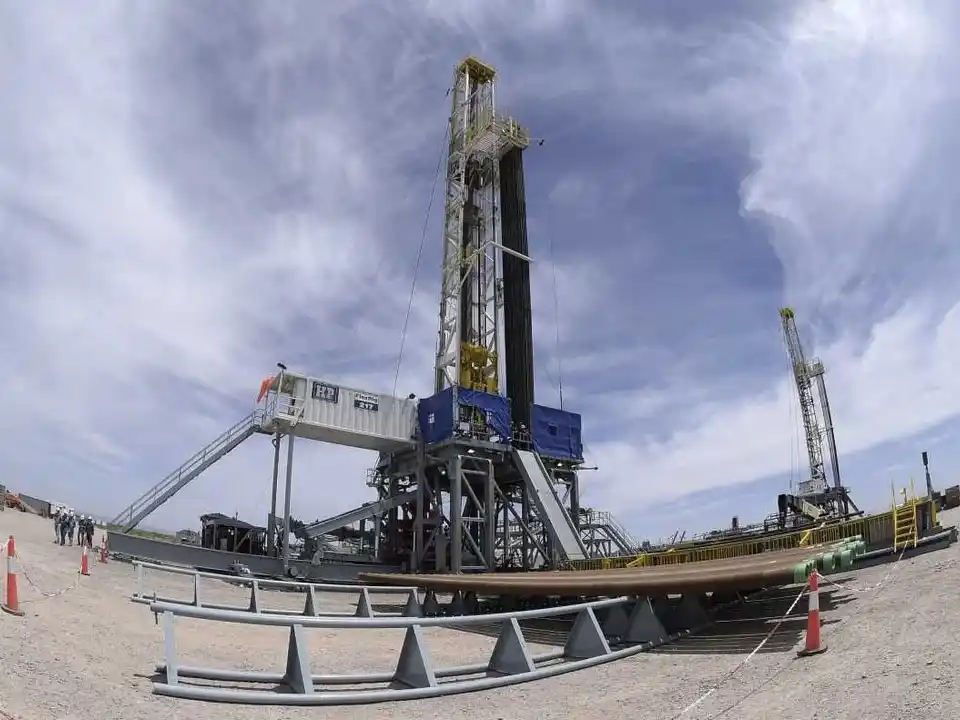 El barril de crudo alcanzó el nivel más alto en tres meses