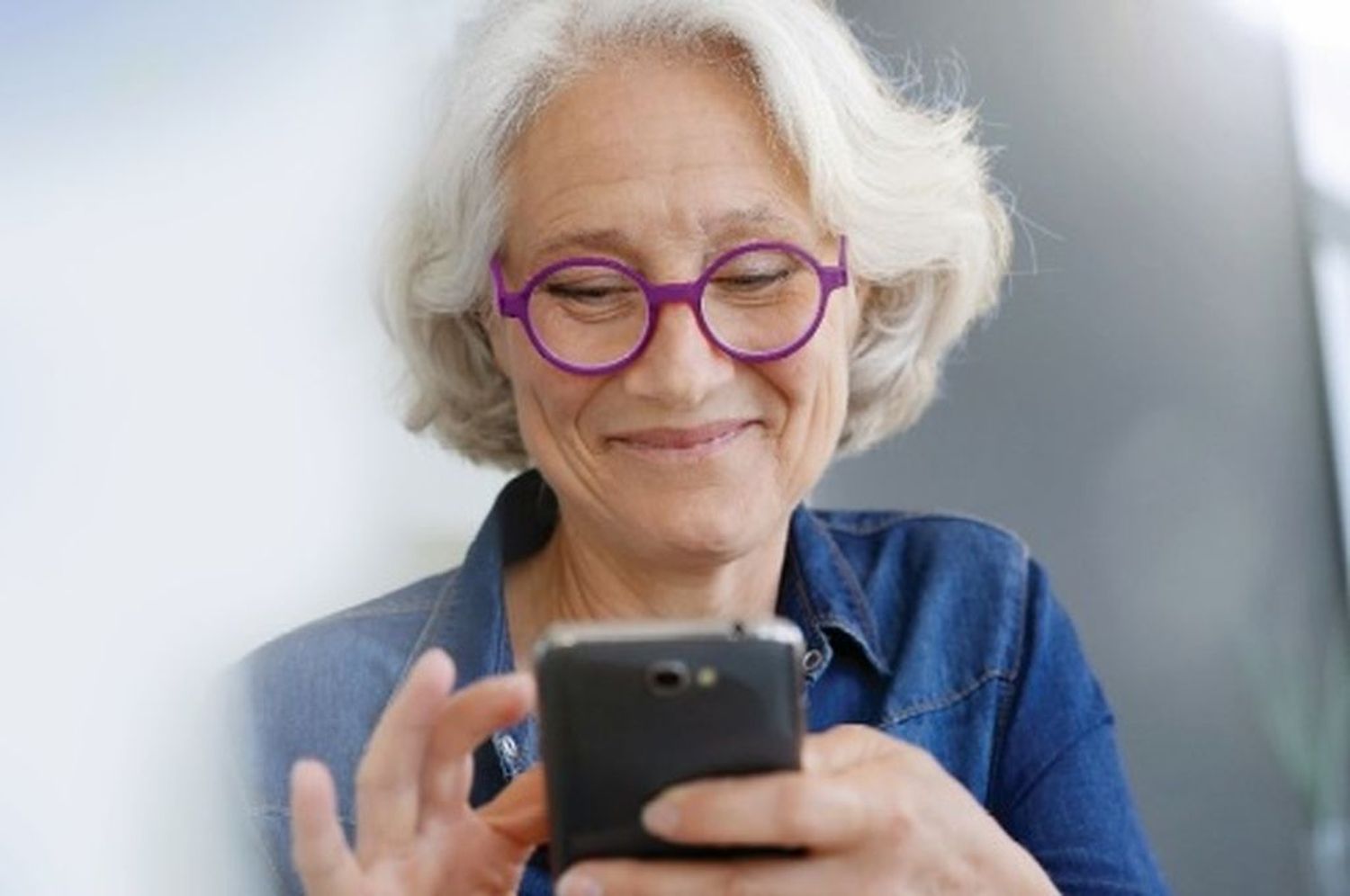 Con Banco Macro, la fe de vida está en tu celular y tu tarjeta de débito