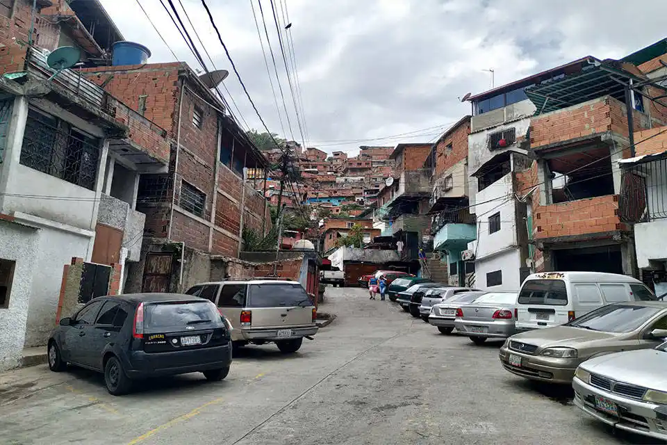 ENAMORADOS DE LA MISMA JOVEN: vecino mata a tiros a adolescente de 15 años en Petare