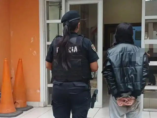 La mujer fue trasladada a sede de la comisaría 2°.