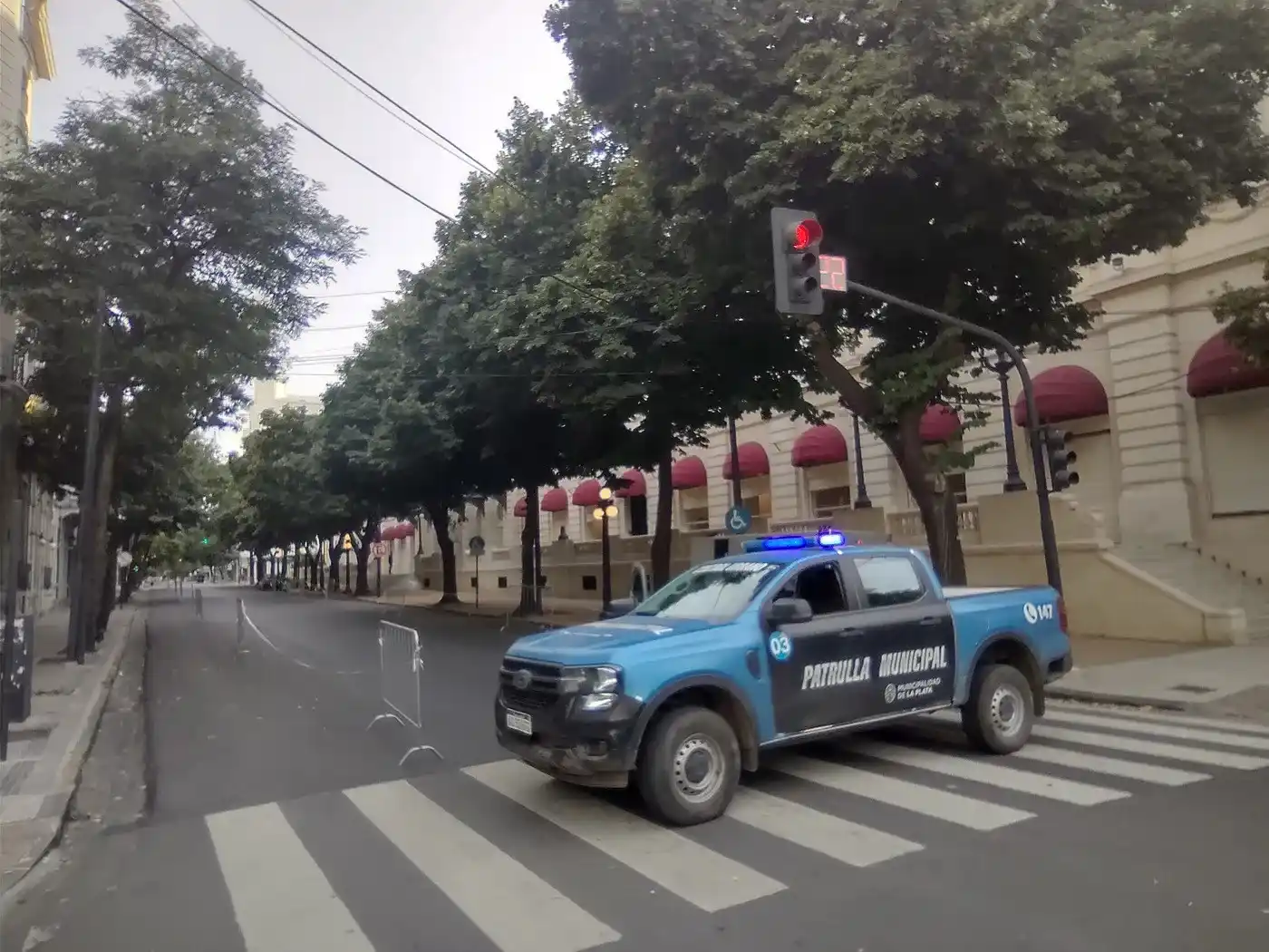 Hay una gran cantidad de calles cortadas en La Plata.