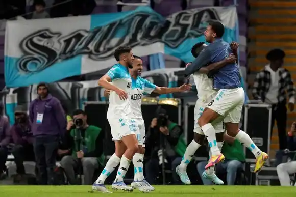 Con un polémico penal, Racing venció a Boca y se quedó con la Supercopa Internacional