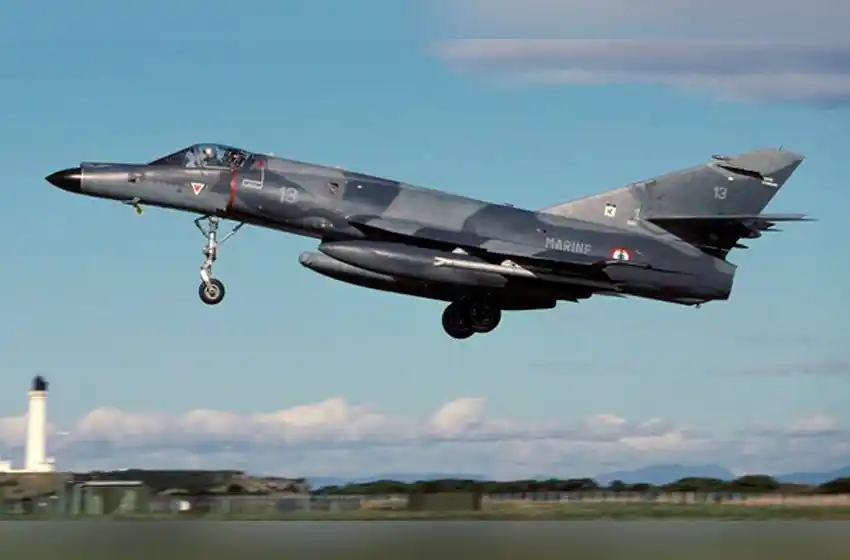 Argentina le compró a Francia cinco aviones que deberán ser reparados