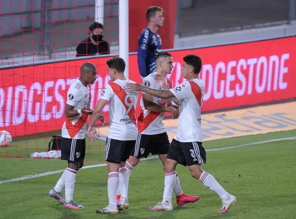 River desniveló sobre el final y está en cuartos