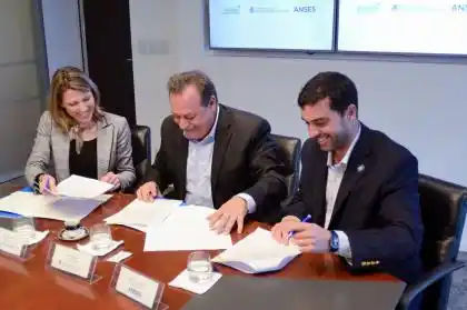 ANSES, el Ministerio de Trabajo y Aerolíneas acuerdan descuentos para jubilados