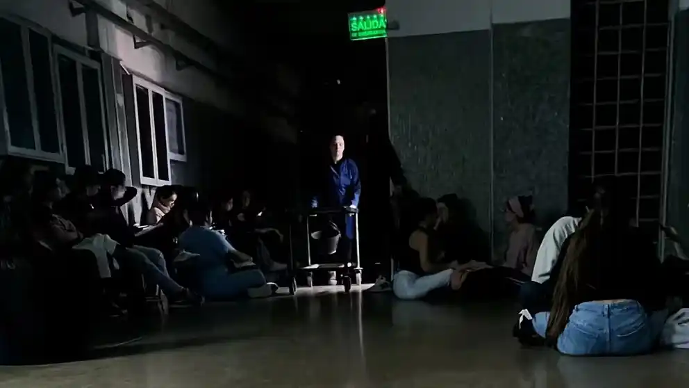 Emergencia presupuestaria de la UBA: pasillos a oscuras, ascensores sólo para algunos y calderas apagadas