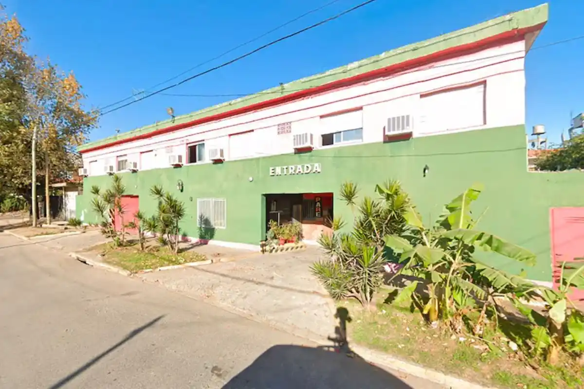 El crimen ocurrió en un albergue transitorio de Ingeniero Budge.