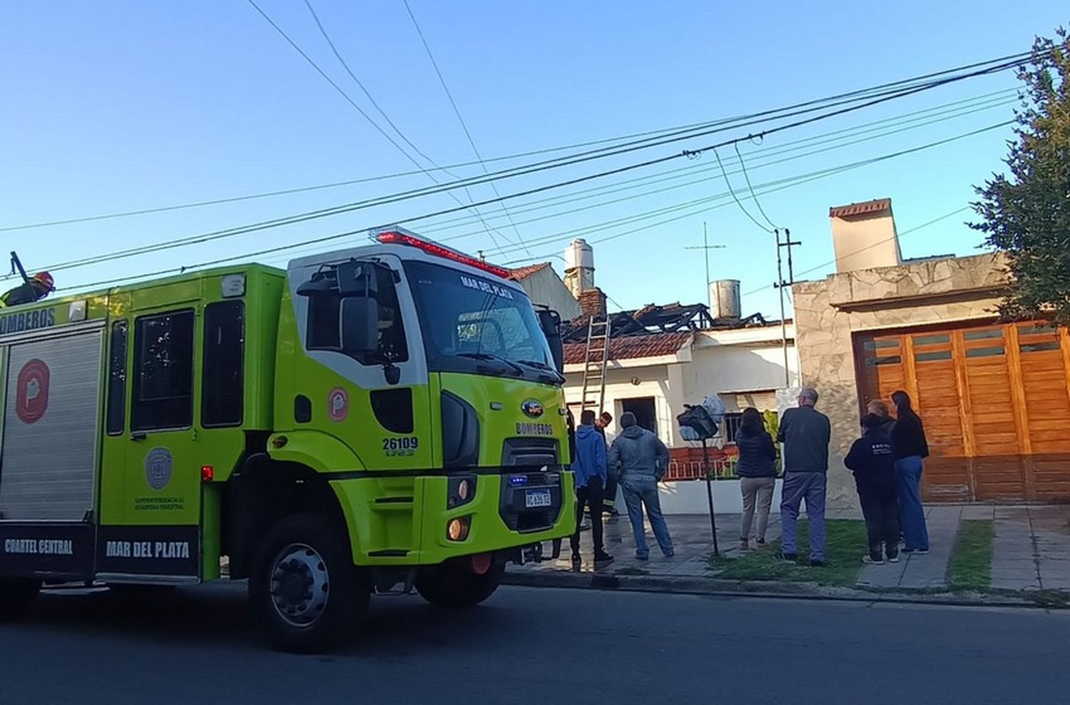 Bomberos sofocaron un incendio en una casa deshabitada del Puerto