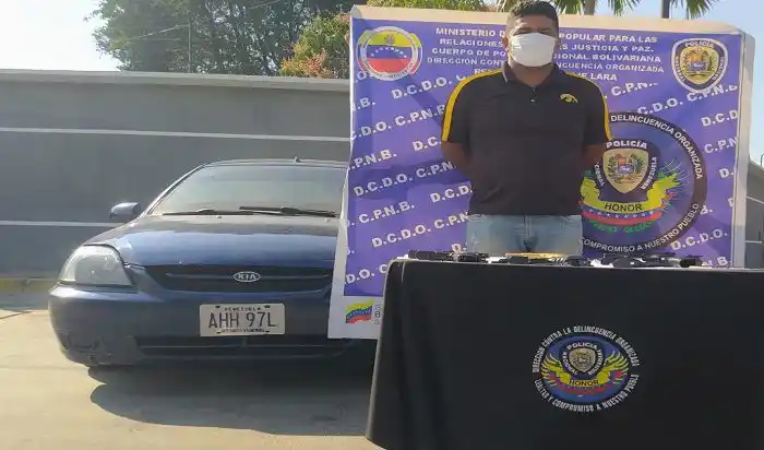 ¡ALIAS EL GUARDIA! PNB Captura con armas a hombre vinculado a la guerrilla colombiana