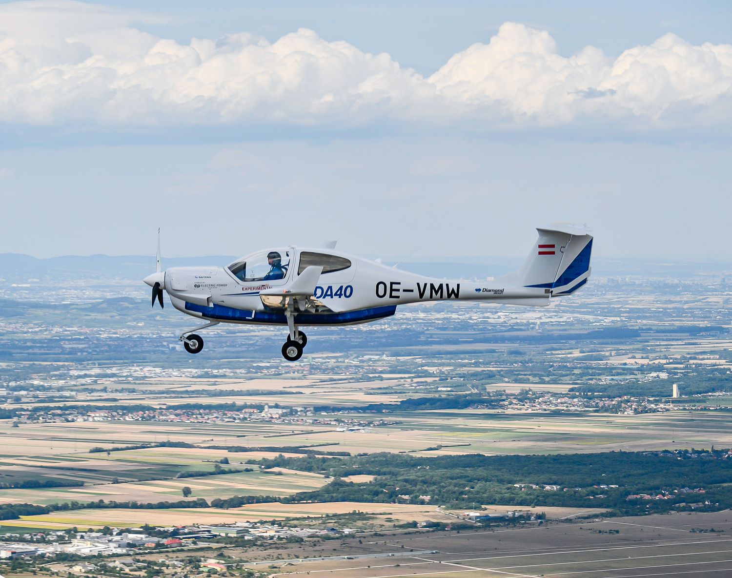 Aviación General: Diamond completó el primer vuelo del avión eléctrico eDA-40