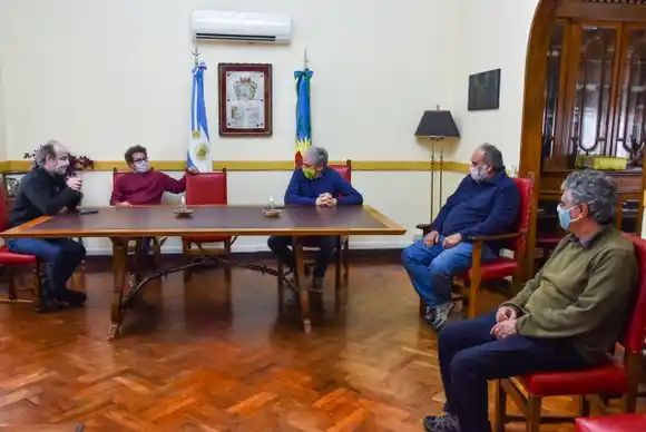 Secretario de Planeamiento Científico de la Nación entregó estudio sobre el impacto de la producción agropecuaria en Chascomús