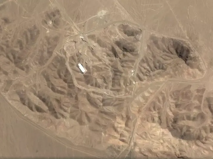 Esta foto de satélite muestra las instalaciones de enriquecimiento de Fordow, en Irán, el 1 de abril de 2025. AP