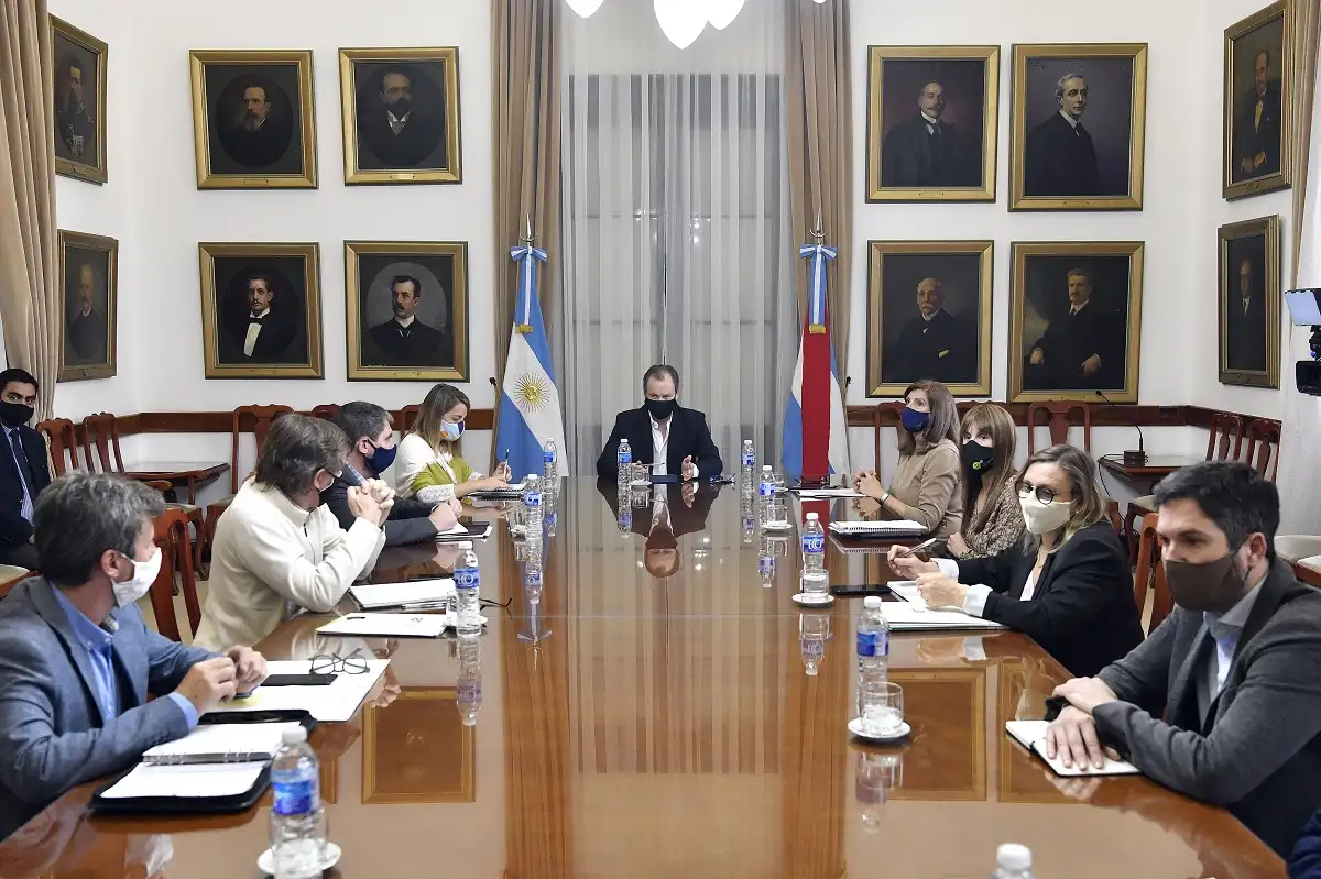 La provincia advirtió que penalizará a quienes se junten con sus familiares o amigos