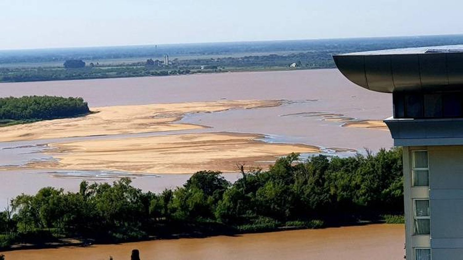 Río Paraná: Cerraron compuertas y la perspectiva meteorológica no es favorable