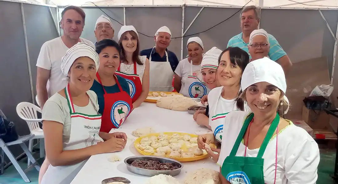 El alma de la feria. Fueron los miembros de las colectividades. Aquí los de la Unión Calabresa