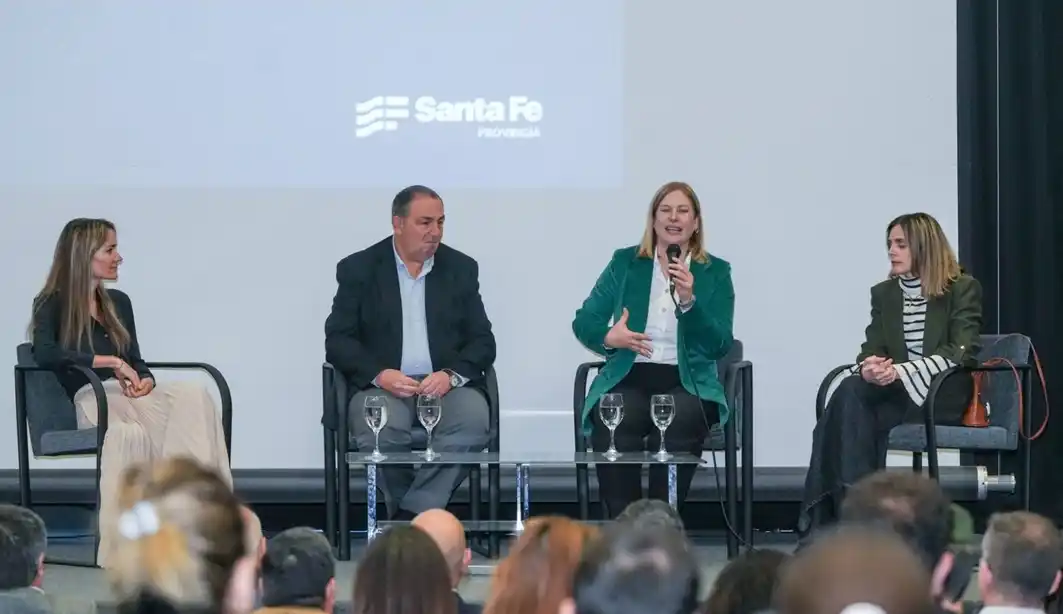 La vicegobernadora encabezó el lanzamiento oficial de Santa Fe Business Forum 2025.