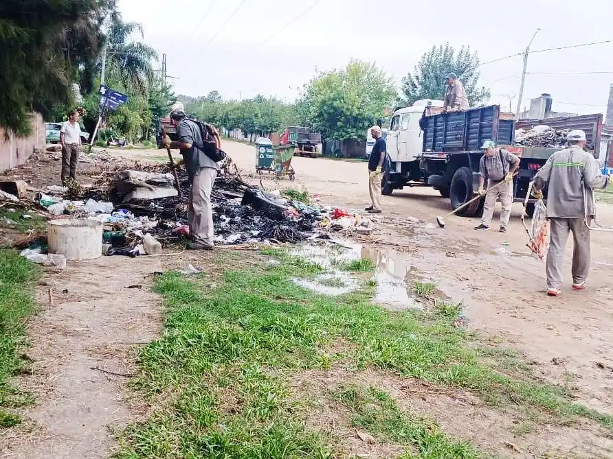 Servicios públicos realiza tareas de limpieza y mantenimiento