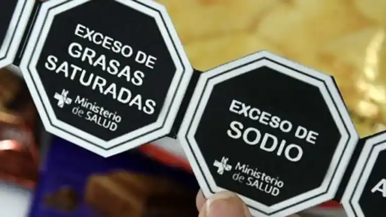 El oficialismo busca derogar la Ley de Etiquetado Frontal y reemplazarla por un esquema regional del Mercosur