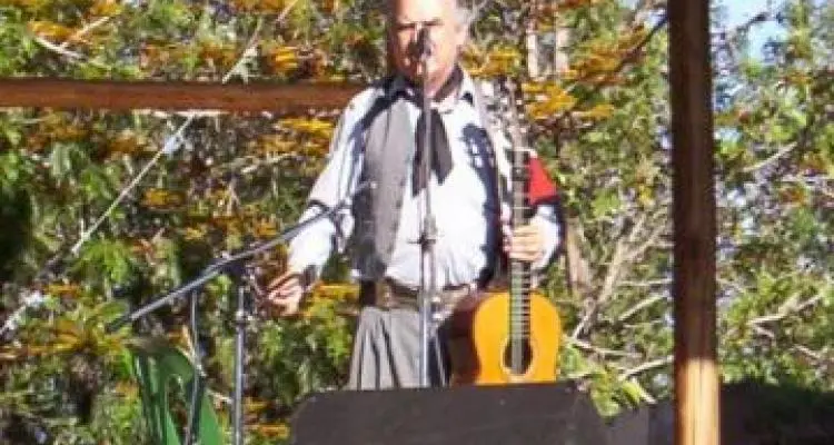 Emotivo Homenaje al payador Roberto Ayrala
