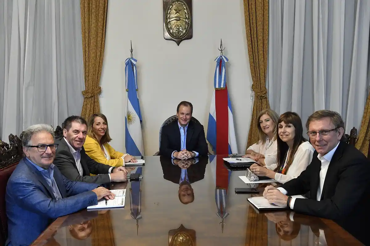 El Gobernador reunió a su gabinete y les pidió austeridad en los gastos 
