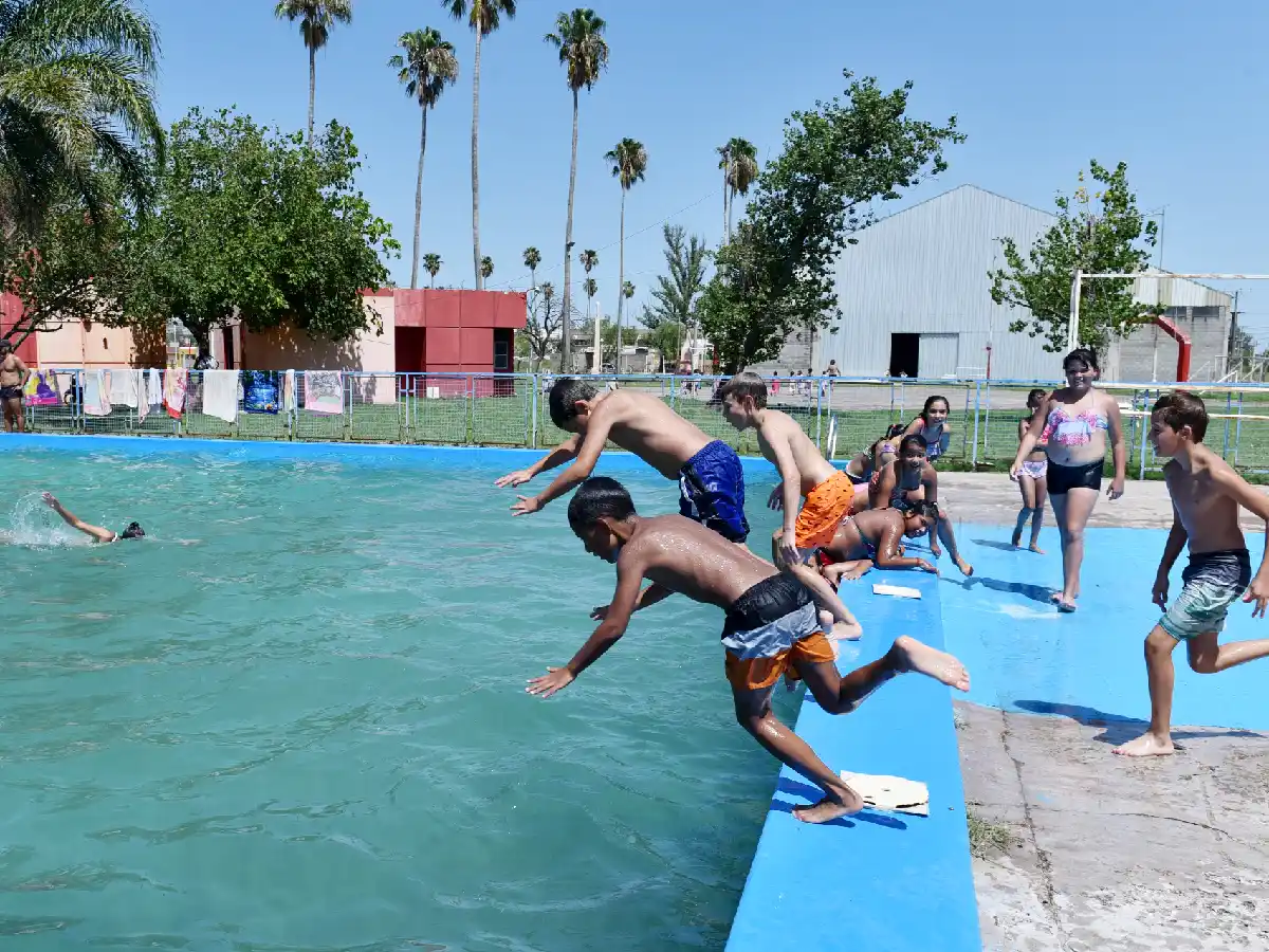 Piletas para todos: lo que se puede hacer en los polideportivos municipales 
