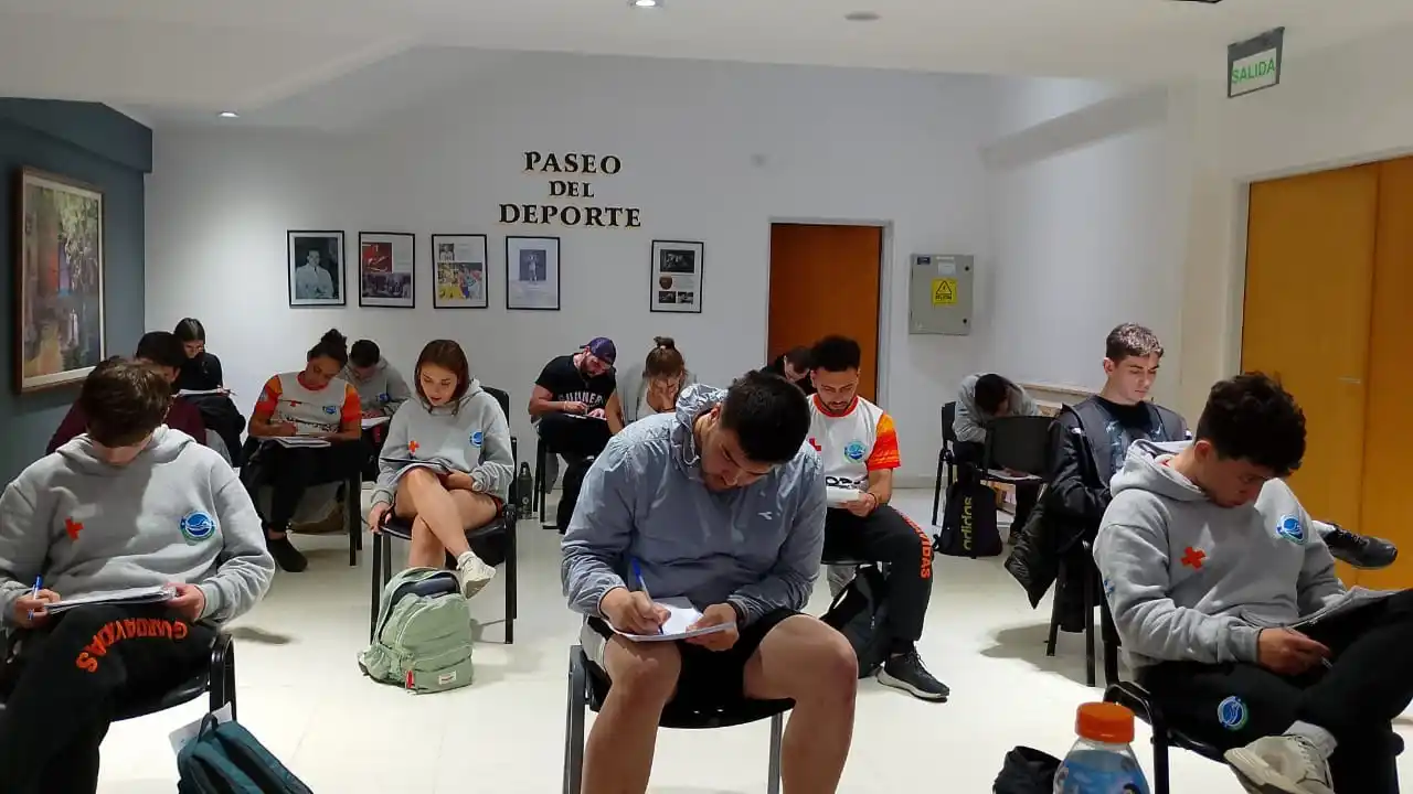 estudiantes poli guardavidas