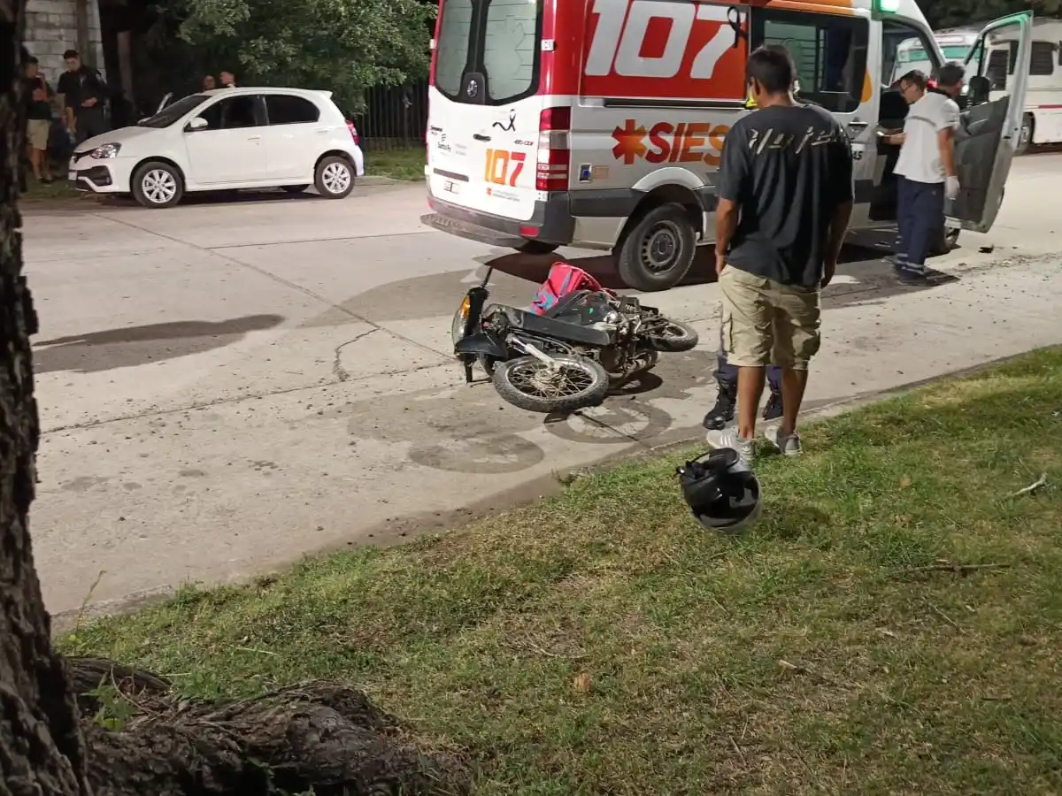El accidente de tránsito involucró a una motocicleta Zanella y un automóvil Toyota en el cruce de ruta 8 y Jorge Newbery. Foto: BVVT