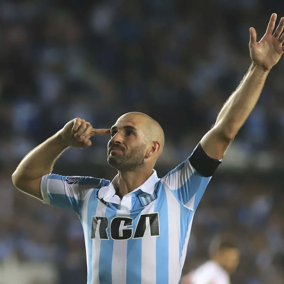 Lisandro López sorprendió con su anuncio: se retira de Racing